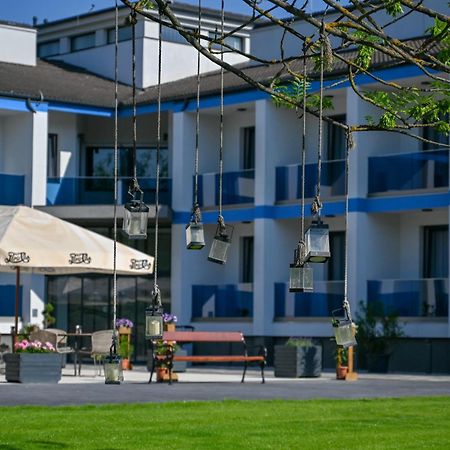 Nn Boutique Hotel Tiszaújváros Dış mekan fotoğraf