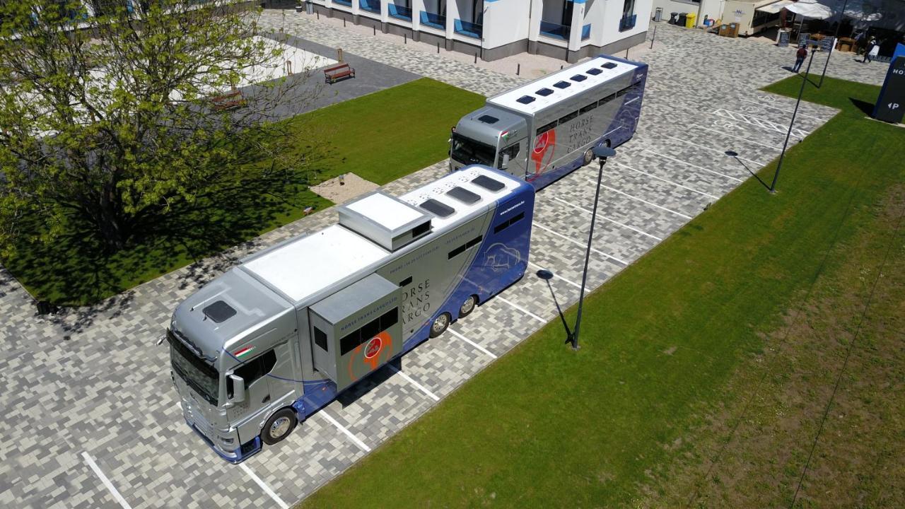 Nn Boutique Hotel Tiszaújváros Dış mekan fotoğraf