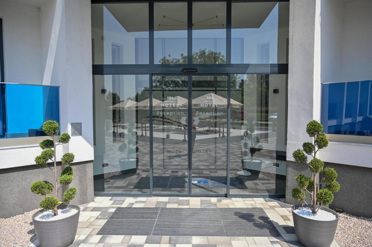 Nn Boutique Hotel Tiszaújváros Dış mekan fotoğraf
