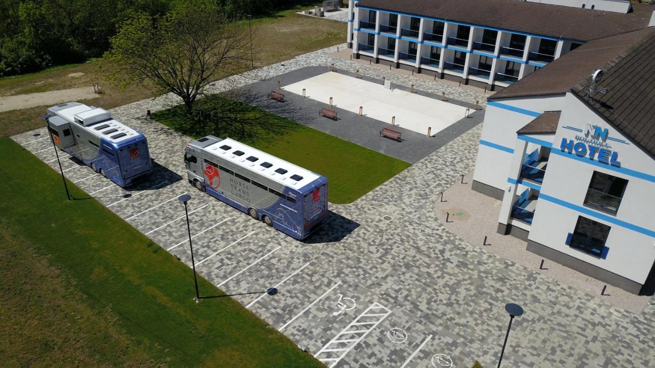Nn Boutique Hotel Tiszaújváros Dış mekan fotoğraf