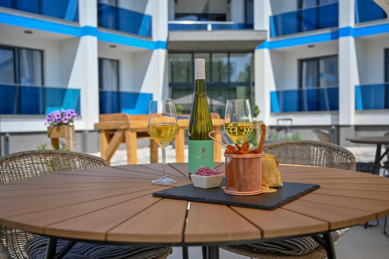 Nn Boutique Hotel Tiszaújváros Dış mekan fotoğraf