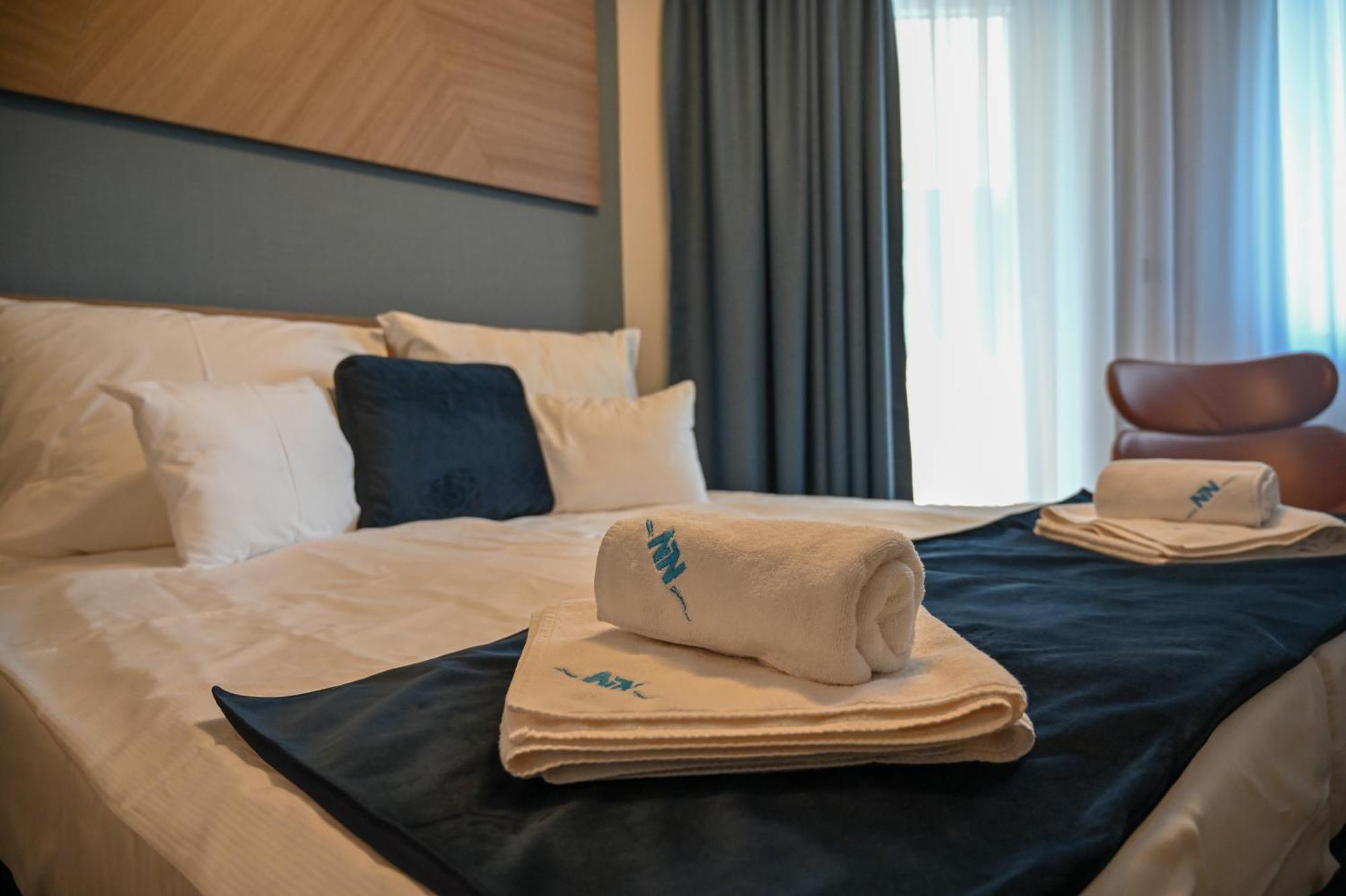 Nn Boutique Hotel Tiszaújváros Dış mekan fotoğraf