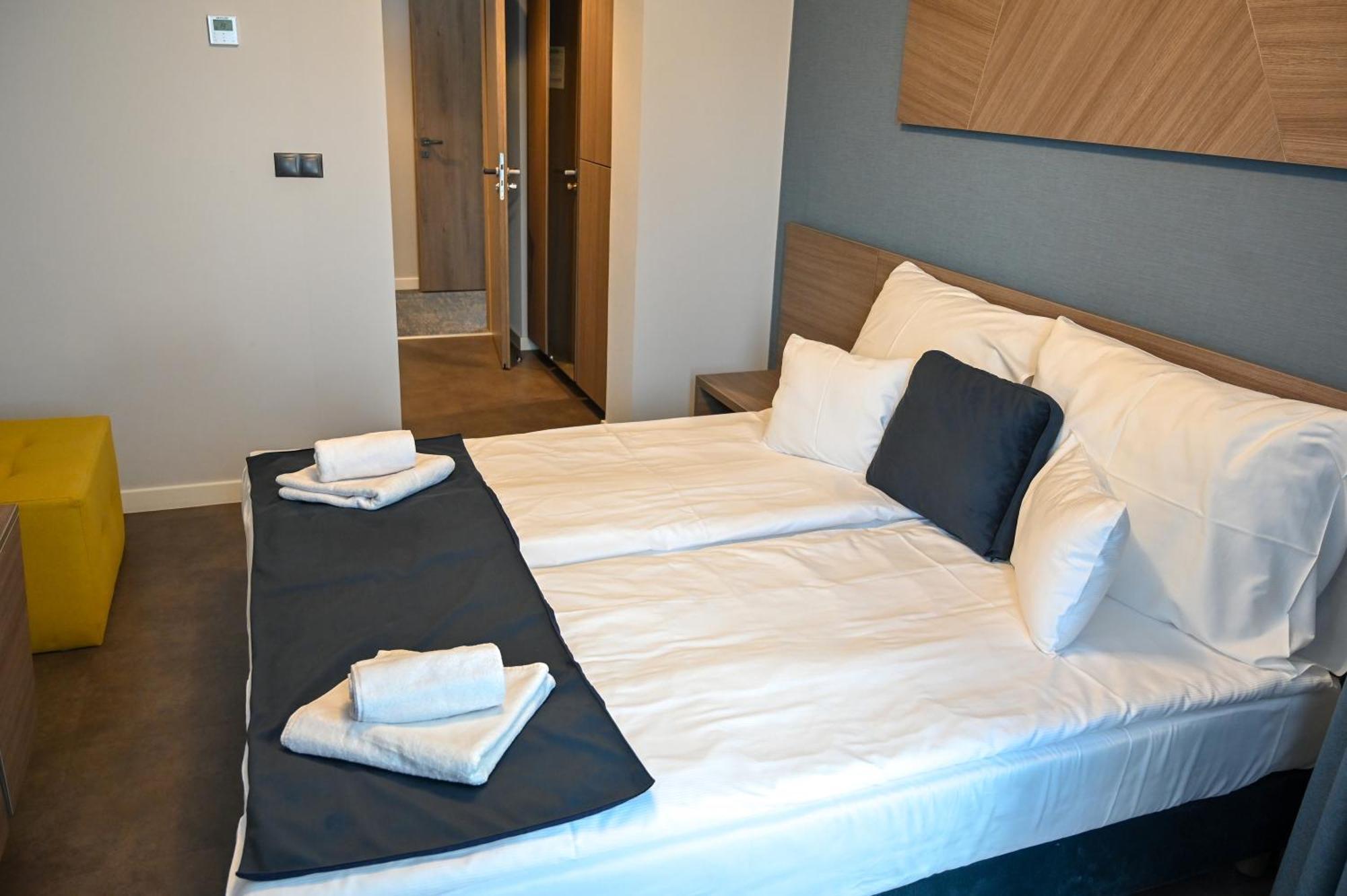 Nn Boutique Hotel Tiszaújváros Dış mekan fotoğraf