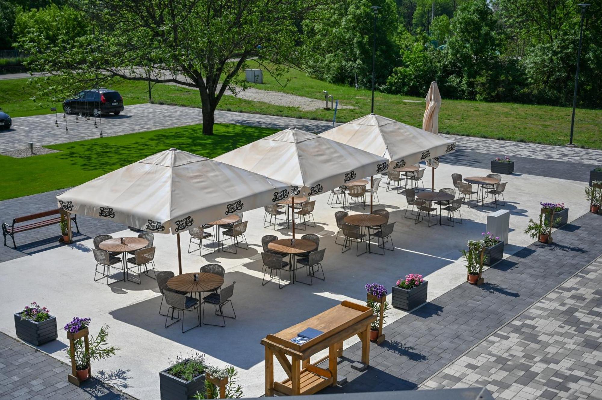 Nn Boutique Hotel Tiszaújváros Dış mekan fotoğraf